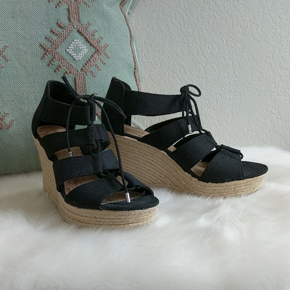 Black Lace up Wedge Peeptoe
